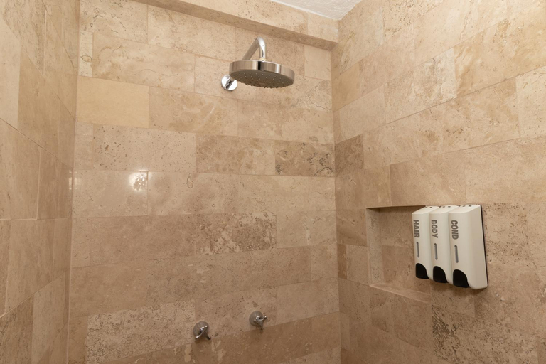 Bathroom 3, Hotel Yahalis, Jilotepec