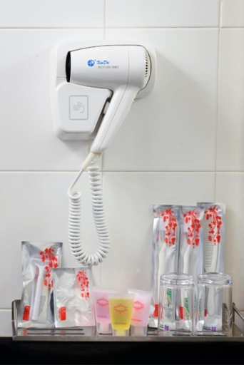 Ernes Hotel - Tap to explore photos