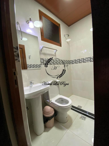 Bathroom, Hostal Los Pozos, Tomás Frías
