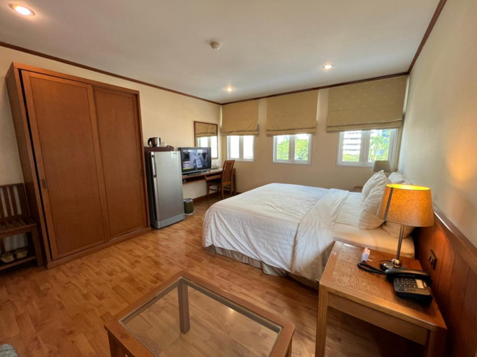 Others 4, Jhouse Thonglor, Wattana