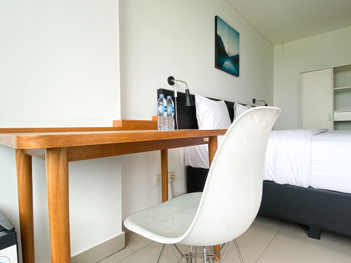 Others 2, Restful and Comfy Studio Enviro Apartment By Travelio, Cikarang