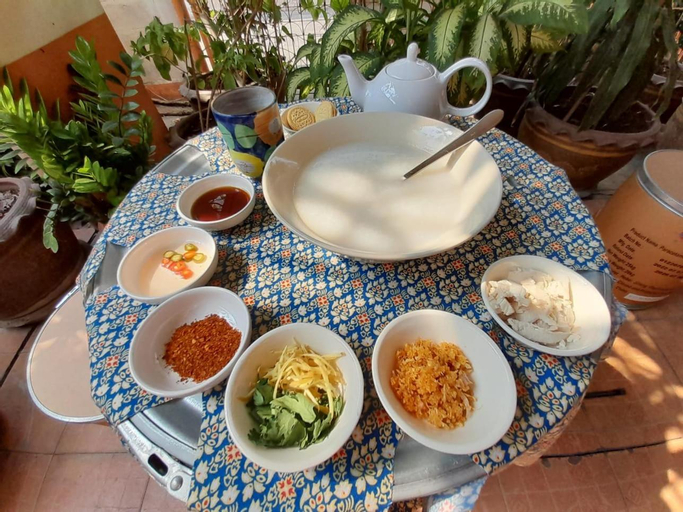 Food & Drinks 4, Free 1 set breakfast if book 48h before check in time1 No dog pls No breakfast on Sunday 10min taxi , Wattana