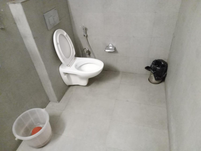 Bathroom 4, Fabhotel The Chaitanyas, Delhi