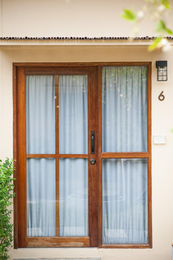Exterior 8
