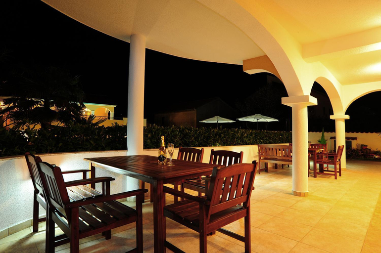 Food & Drinks 5, Villa Vanilla with Heated Pool, Zadar