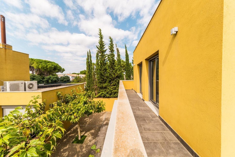 Others 5, Villa Marianna, Girona
