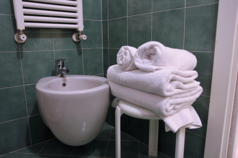Bathroom 3, Albergo Fiorita, Verona
