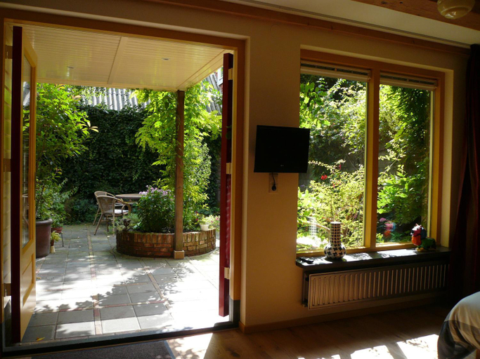 Others 5, B&B Pakhuis Emden, Groningen