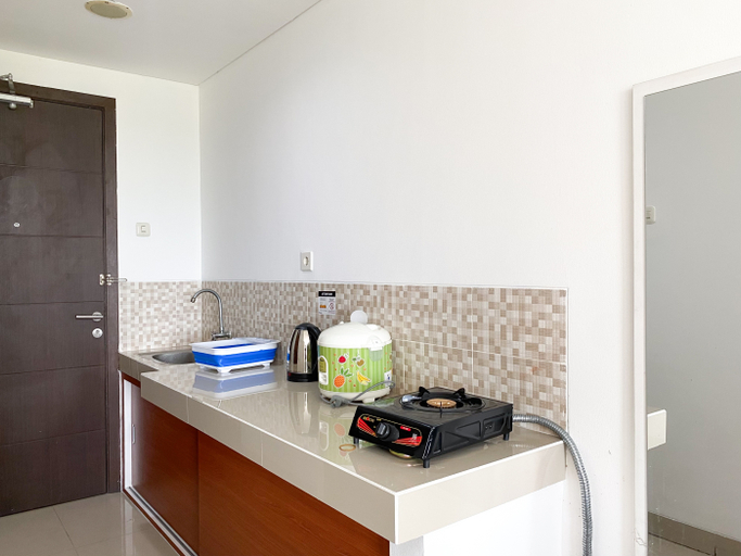 Others 4, Restful and Comfy Studio Enviro Apartment By Travelio, Cikarang