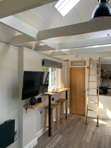 Others 5, The Nest, Hampshire