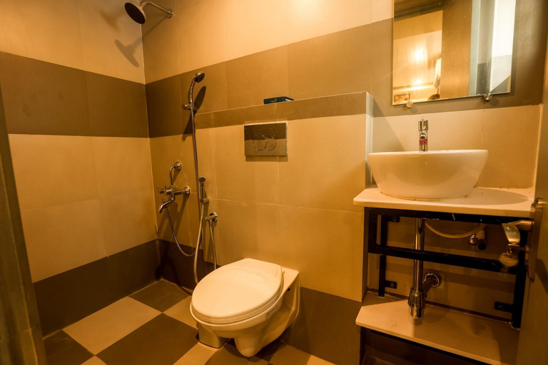 Bathroom 4, Coastal Pearl Hotel Miramar Panaji , North Goa