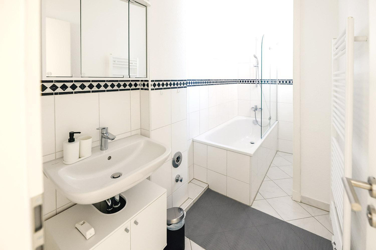 Others 4, Modern & Chic Apartment with Balcony in Offenbach, Offenbach am Main