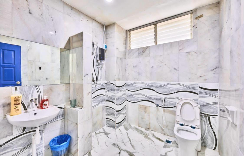 Bathroom 3, Penang Dream Banglo Sleeps 65, Penang Island