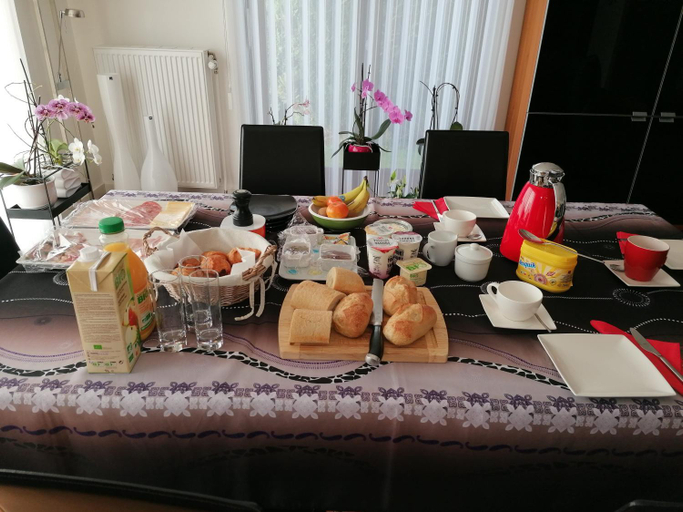 Food & Drinks
