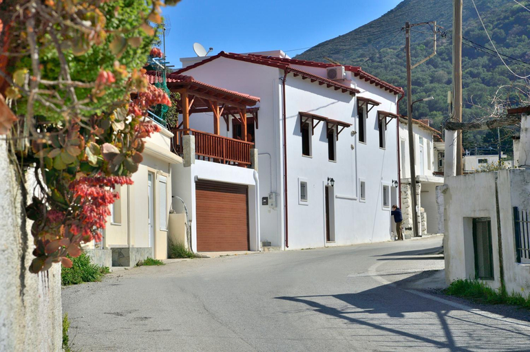 Others 3, Plokamos House, Crete