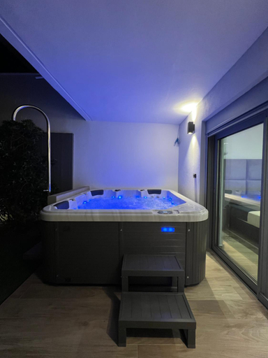 Bathroom, Villa Pounta Zeza, Attica