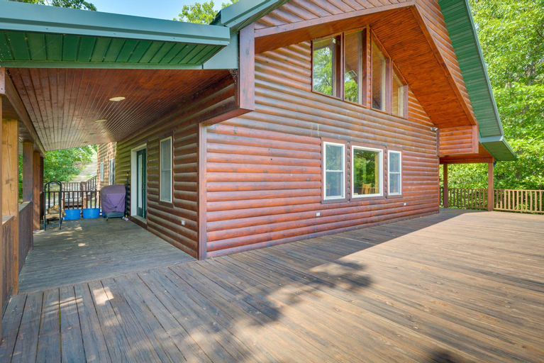 Spacious Log Cabin in Fairland, 1 Mi to Grand Lake, Ottawa