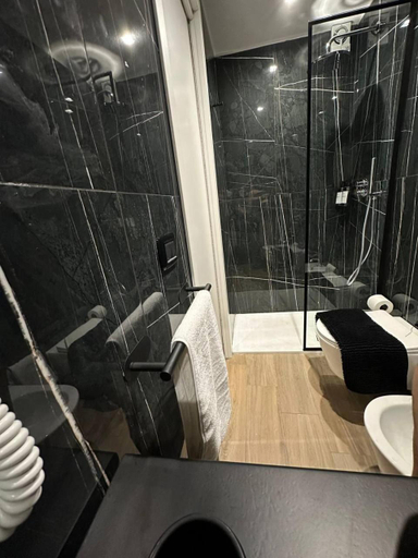 Others 3, Black & White Luxury Rooms, Bari
