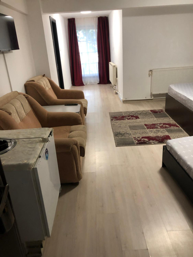 Others 4, Hostel Mialma, Onesti