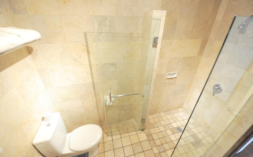 Bathroom 12
