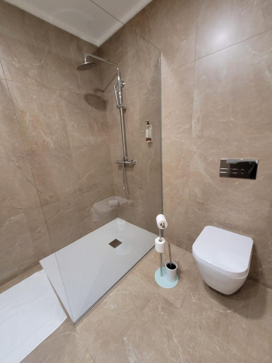 Bathroom 2, APOLINARIO, Mogadouro