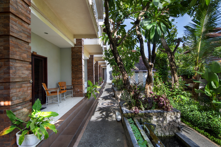 Exterior & Views 25