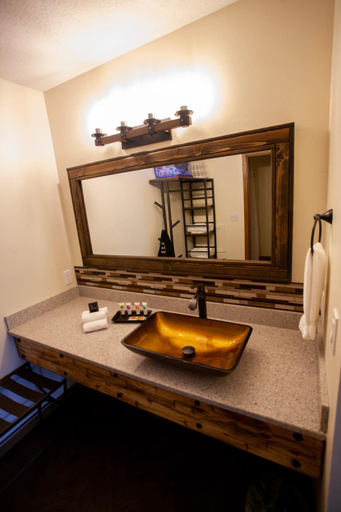 Bathroom 4, Bavarian Inn Black Hills, Custer