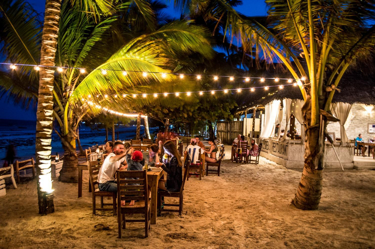 Food & Drinks 5, White Dream Lodge & Restaurant, Beachfront, Ocean View, Kaskazini 'B'