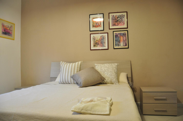 Others 5, B&B ANTONIETTA, Napoli