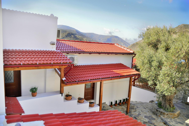 Others 4, Plokamos House, Crete