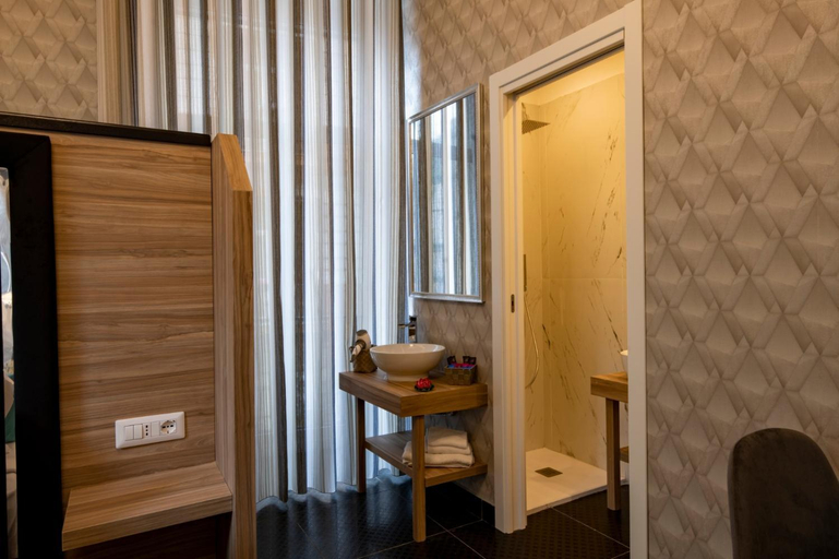 Bathroom 2, Luna Luxury Bed and Breakfast, Napoli