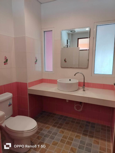Bathroom 4