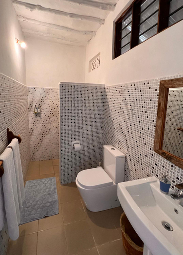 Bathroom 2, White Dream Lodge & Restaurant, Beach Front, Ocean View, Kaskazini 'B'