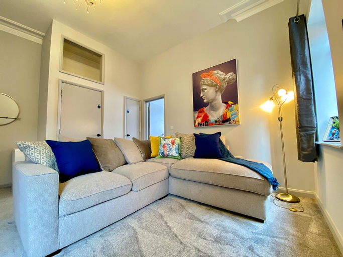 Others 3, Beautiful Apartment - 5 Minute Walk to the Best Beach! - Great Location - Parking - Fast WiFi - Smar, Poole