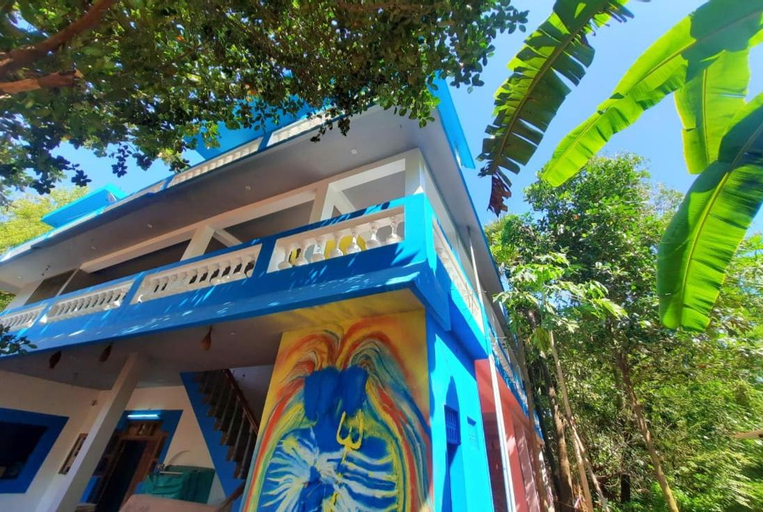 Exterior & Views