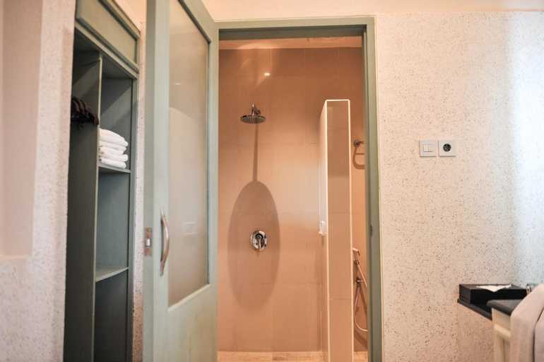 Bathroom 6