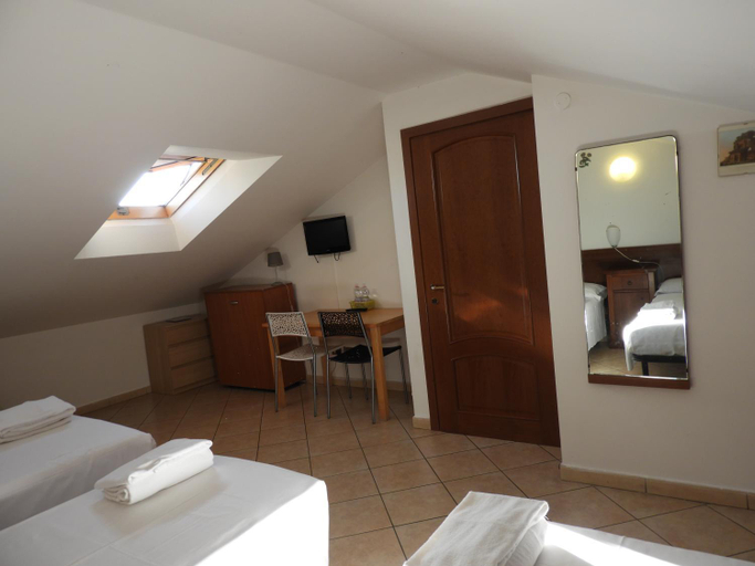 Bedroom 3, B&B L’ Isola Fiumicino, Roma