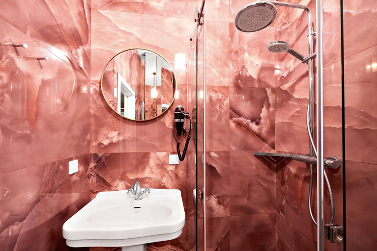 Bathroom 3, Mola Mola Apart Hotel, L'vivs'ka