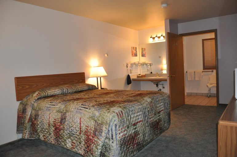 Bedroom 5, Moriah Motel, Madison