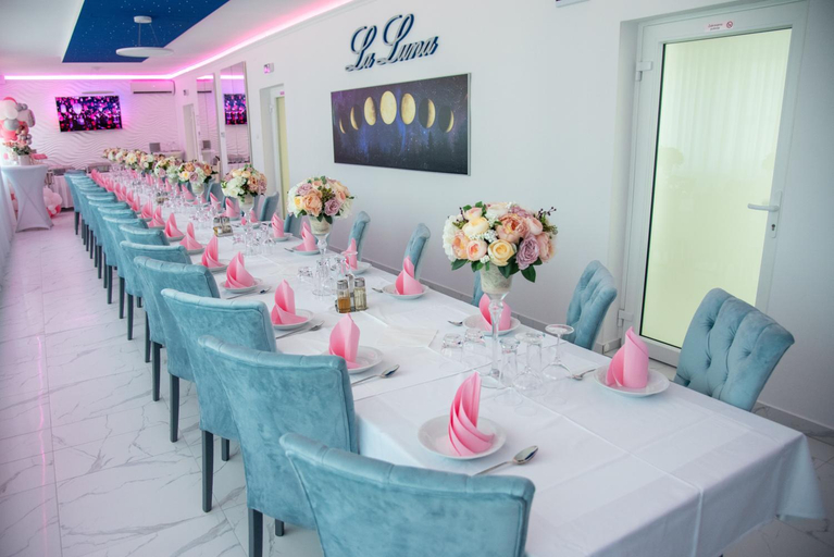 Food & Drinks 5, La Luna Rustic Deluxe Apartment with Pool & Jacuzzi, Bikes and Secured Parking, Našice