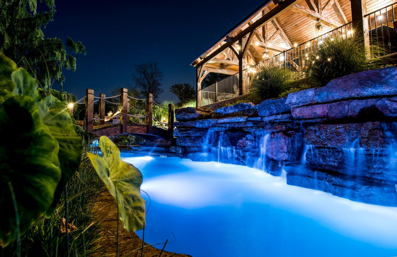 WaterMill Cove Luxury Lakefront Villa Theatre Room 2Mi to SDC POOL Kayaks Dock, Stone