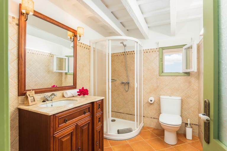 Bathroom 4, Llucasaldentet, Baleares