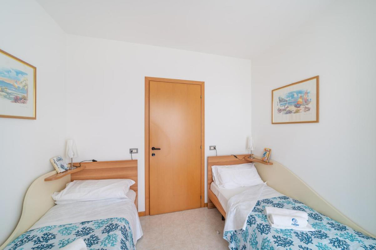 Bedroom 2, Apartment with shared pool by Beahost Rentals, Venezia