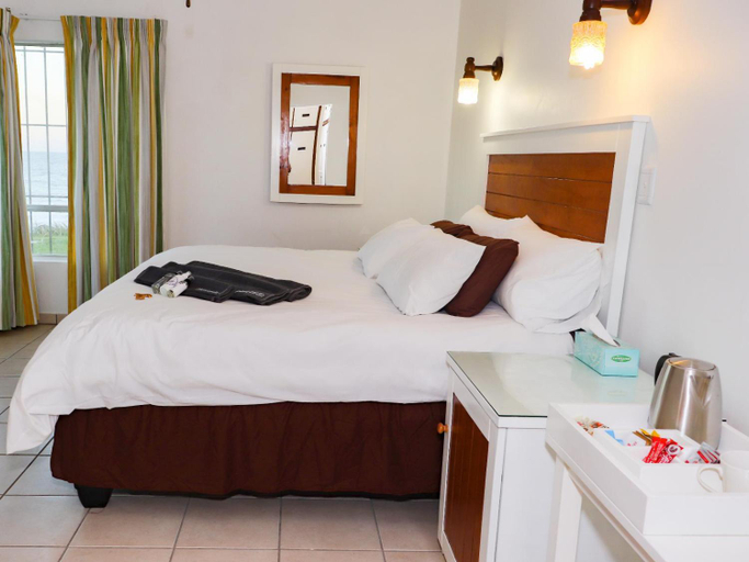 Bedroom 2, Black Rock Lodge, Ugu