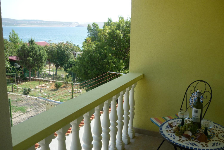 Others 2, Apartment Seline, Starigrad