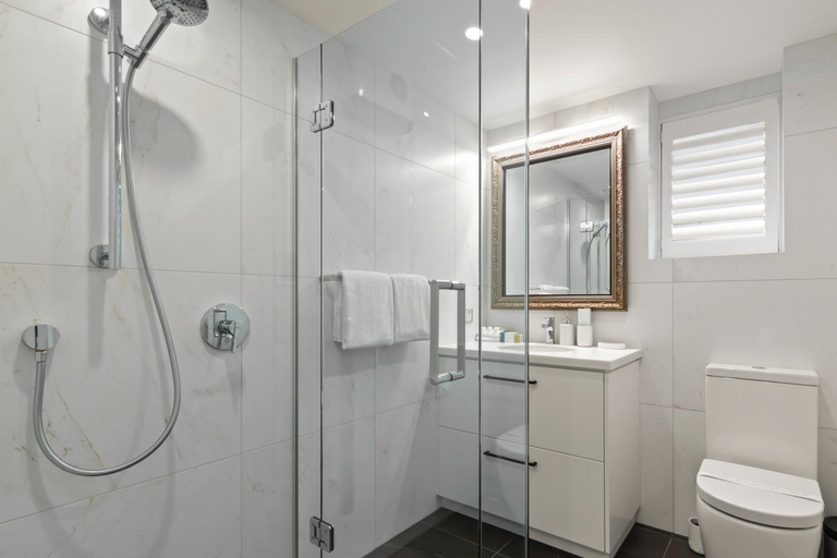 Bathroom 3, Queenstown House Lakeside Apartments, Queenstown-Lakes