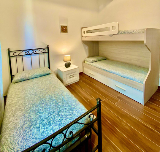 50mt dal mare, Lucca