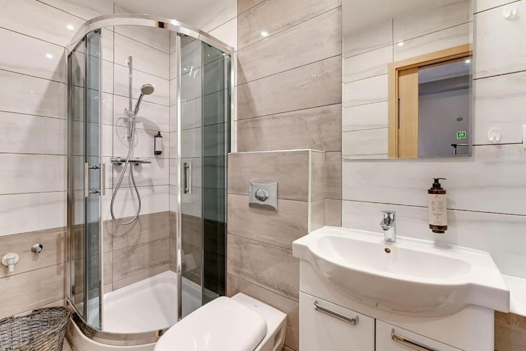 Shower 2, Selve Sentrum by Grand Apartments, Sopot