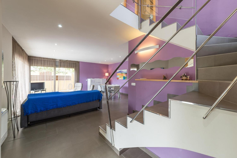 Others 4, Villa Marianna, Girona