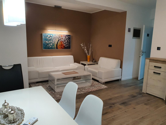 Others 3, Apartmani Gandi, Una-Sana